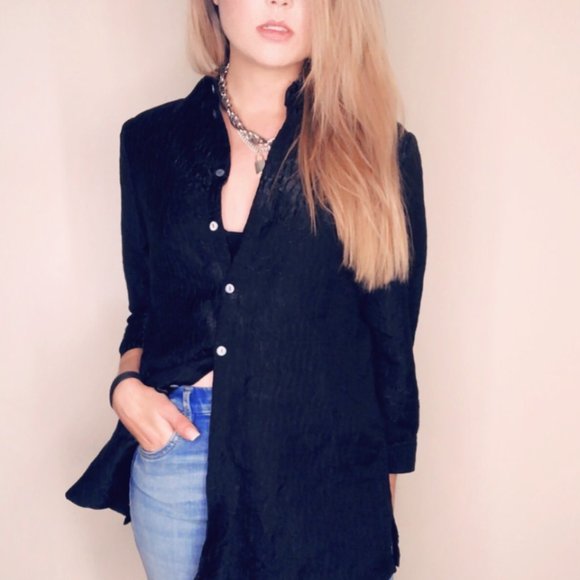 BLACK BUTTON UP TOP - Picture 1 of 2